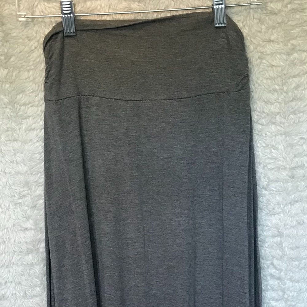 5 FOR $25 - Gray Stretchy Maxi Skirt XS - Picture 3 of 4